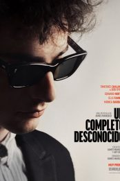 UN COMPLETO DESCONOCIDO